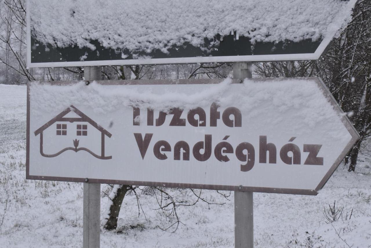 Tiszafa Vendeghaz Szentgal Hotel Buitenkant foto